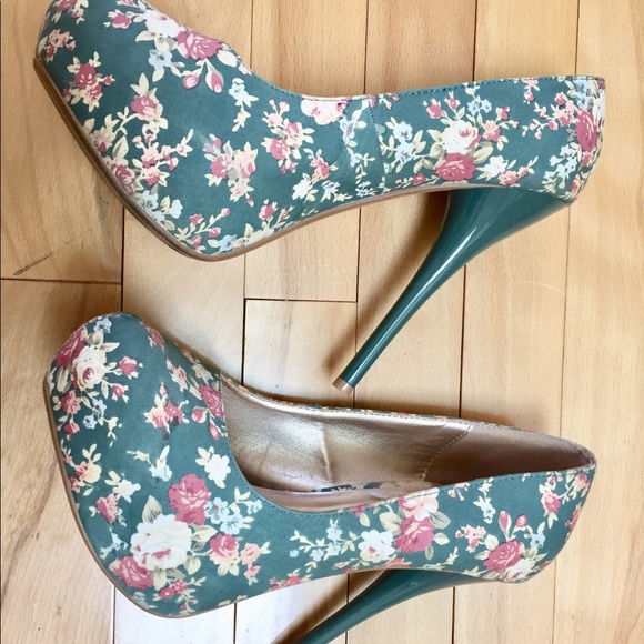 Charlotte Russe Platform Pumps Floral Size 9 - Picture 2 of 7